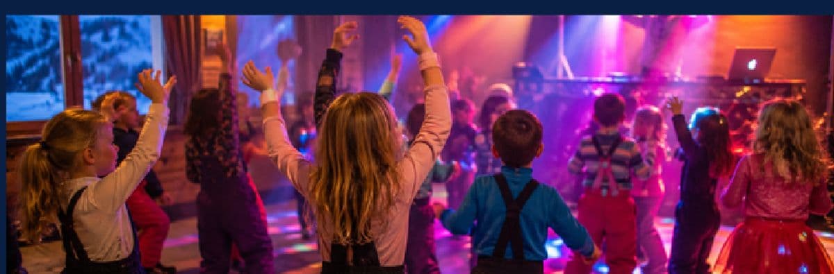 Kinderen dansen op het feest